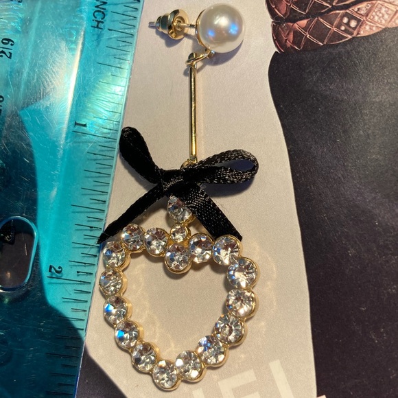 Rhinestone Heart Earrings - Picture 4 of 4